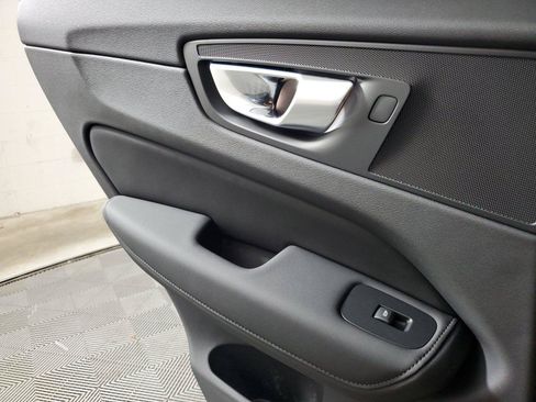 New 2027 Volvo XC60 B5 Plus AWD/4WD image 18