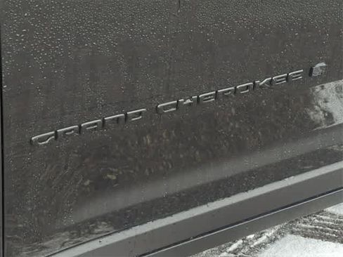 New 2025 Jeep Grand Cherokee Laredo image 13