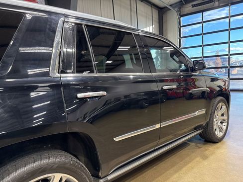Used 2015 Cadillac Escalade Premium RWD image 32