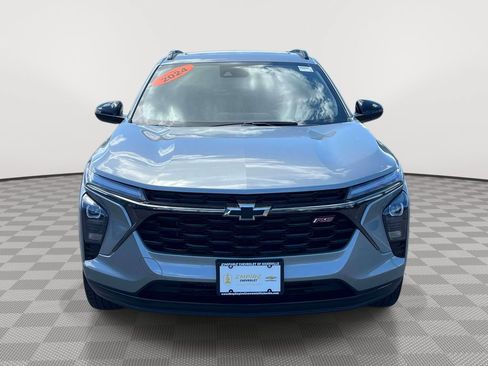 Used 2024 Chevrolet Trax RS w/ Sunroof Package FWD image 2