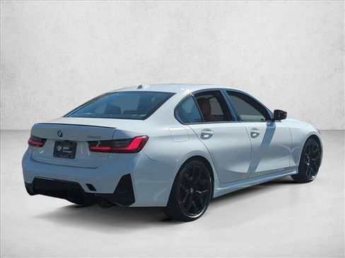 Used 2026 BMW 330i Sedan w/ M Sport Package image 5