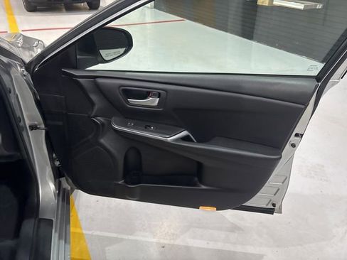 Used 2017 Toyota Camry SE w/ Four Season Floor Mat Package image 35