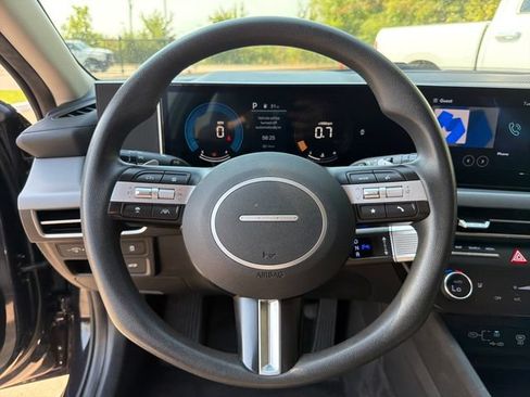 Used 2025 Hyundai Sonata SEL FWD image 17