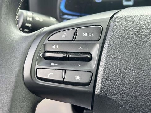 Used 2025 Hyundai Venue SEL image 22