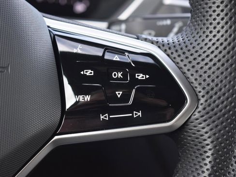 Used 2024 Volkswagen Tiguan SE R-Line w/ MDO Package, Two-Row image 7