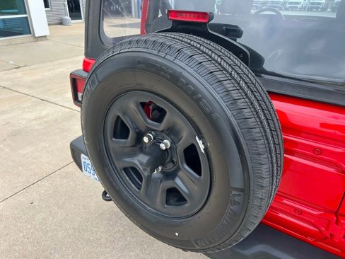 Used 2022 Jeep Wrangler Sport image 19