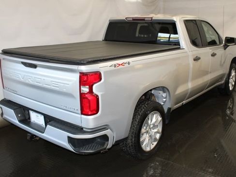 Used 2020 Chevrolet Silverado 1500 Custom w/ Custom Value Package AWD/4WD image 4