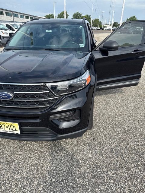 Used 2022 Ford Explorer XLT AWD/4WD image 16