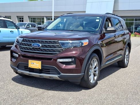 Certified 2023 Ford Explorer XLT w/ Equipment Group 202A AWD/4WD image 4