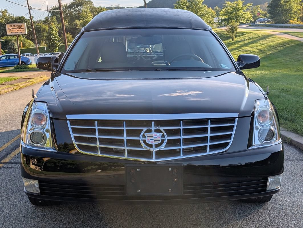 Used 2009 Cadillac DTS Hearse FWD image 12