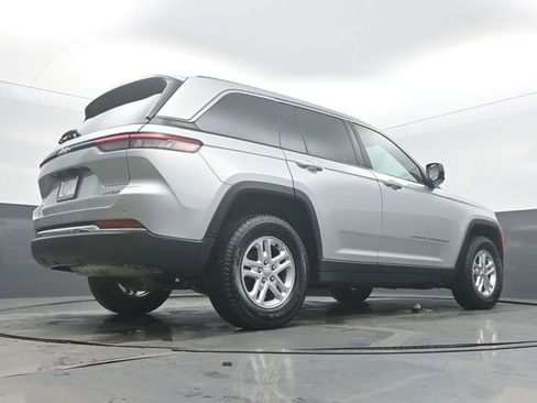 Used 2025 Jeep Grand Cherokee Laredo AWD/4WD image 51