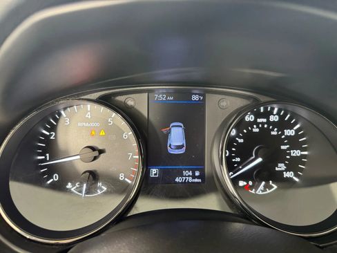 Used 2020 Nissan Rogue SV image 14