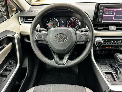 Used 2020 Toyota RAV4 XLE image 21