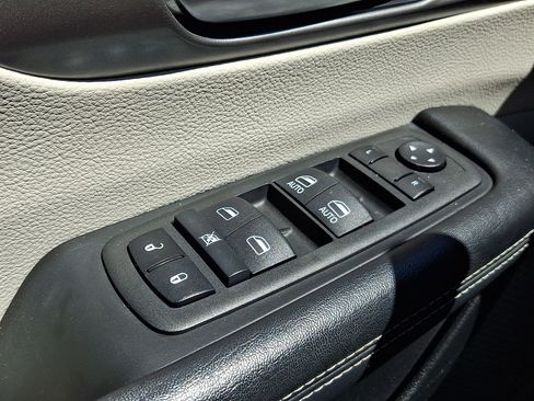 Certified 2023 Chrysler Pacifica Touring-L FWD image 27