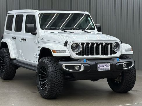 Used 2024 Jeep Wrangler Unlimited Sahara w/ Safety Group AWD/4WD image 7