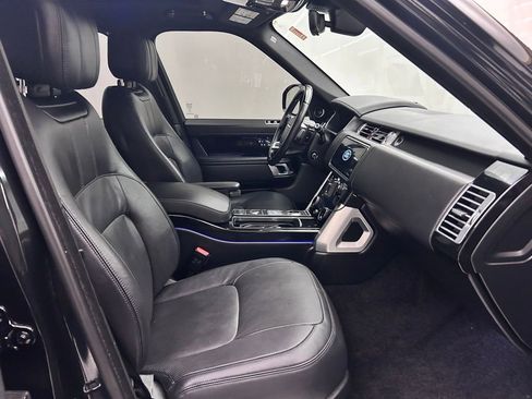 Used 2020 Land Rover Range Rover HSE image 17