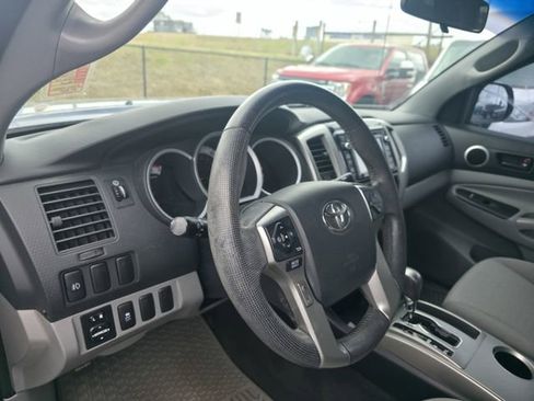 Used 2014 Toyota Tacoma PreRunner w/ SR5 Package image 12