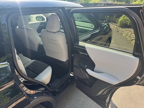 New 2025 Mitsubishi Outlander SE image 13