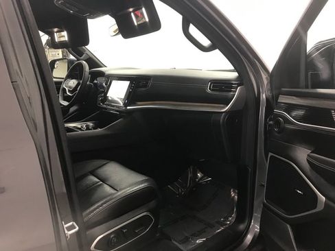 Used 2024 Jeep Wagoneer Series II image 38