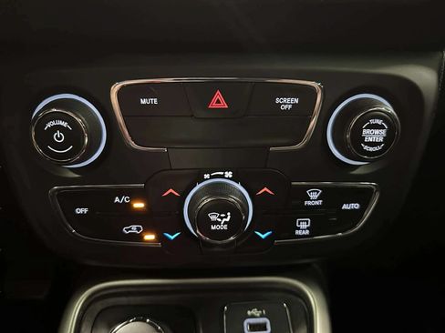 Used 2020 Jeep Compass Latitude w/ Popular Equipment Group AWD/4WD image 32