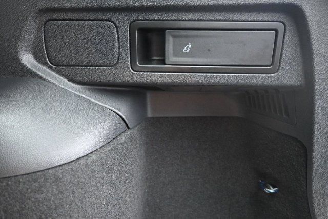 Used 2020 Volkswagen Tiguan SEL FWD image 25