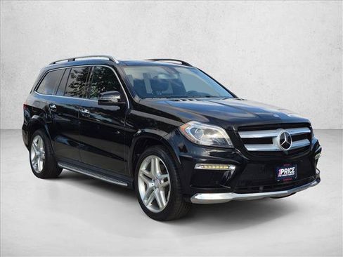 Used 2016 Mercedes-Benz GL 550 4MATIC image 3