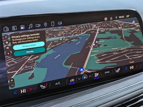 Used 2025 Chevrolet Suburban Z71 image 25