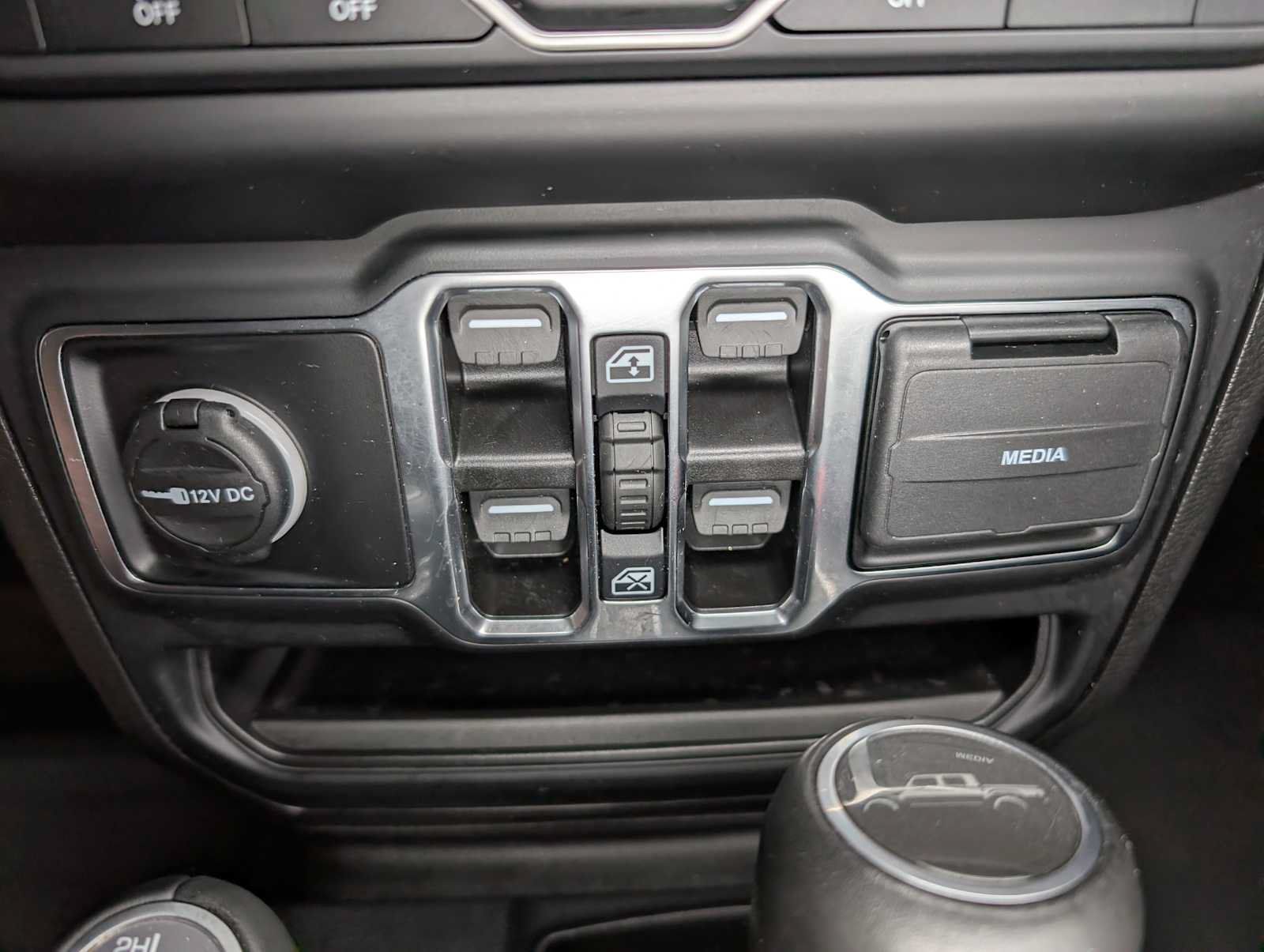 Used 2023 Jeep Gladiator Overland AWD/4WD image 31