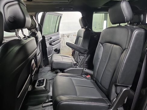 Used 2023 Jeep Wagoneer Series II AWD/4WD image 14
