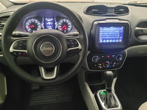 Used 2020 Jeep Renegade Latitude w/ Popular Equipment Group FWD image 22