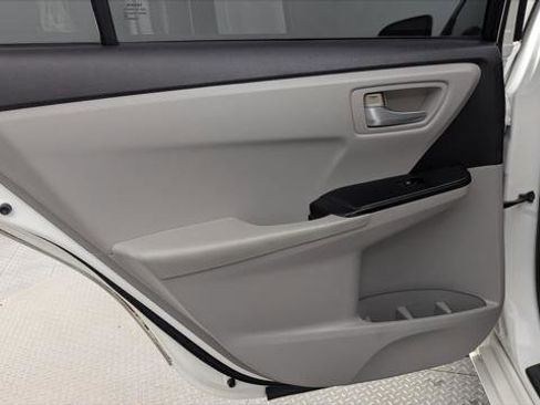 Used 2015 Toyota Camry LE image 16