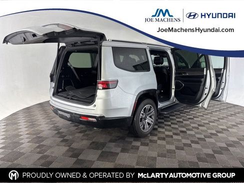 Used 2022 Jeep Wagoneer Series III w/ Convenience Group I image 16