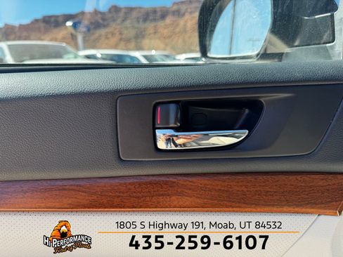 Used 2013 Subaru Outback 2.5i Limited w/ Moonroof Pkg AWD/4WD image 17