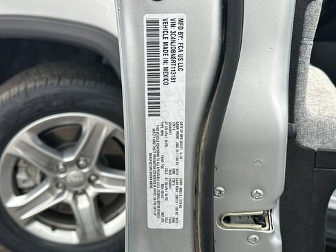 Used 2024 Jeep Compass Latitude image 52