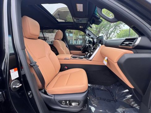 New 2026 Lexus LX 600 4WD w/ Premium Package image 27