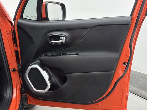 Used 2019 Jeep Renegade Latitude image 31