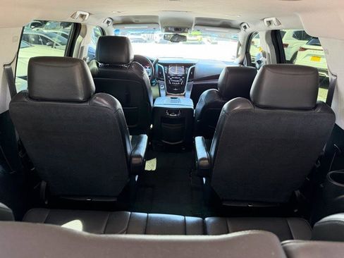 Used 2018 Cadillac Escalade ESV 2WD image 42