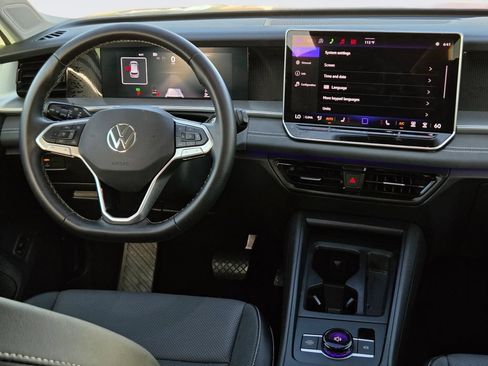Used 2026 Volkswagen Tiguan SE FWD image 13