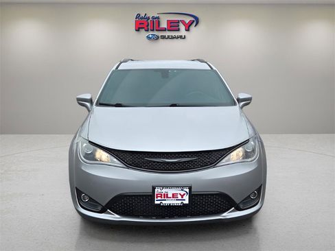 Used 2018 Chrysler Pacifica Touring-L w/ Premium Audio Group image 8