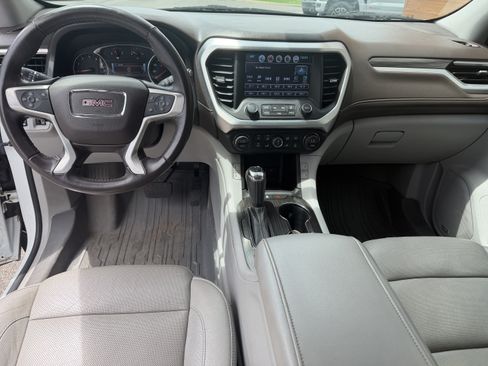 Used 2017 GMC Acadia SLT FWD image 4
