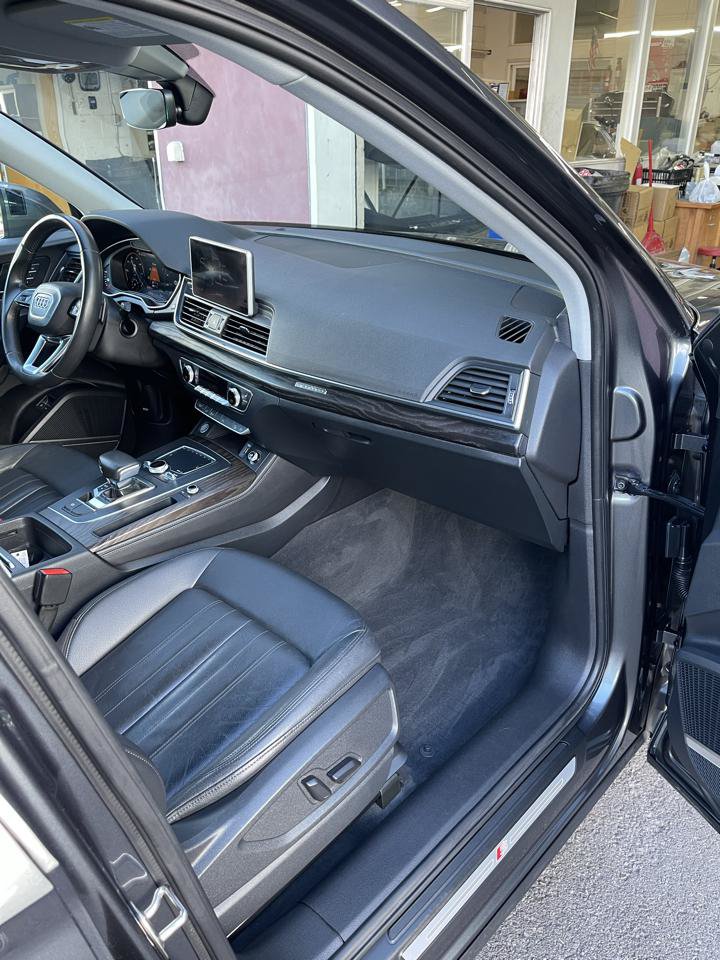 Used 2020 Audi Q5 e Premium Plus w/ Premium Plus Package AWD/4WD image 20