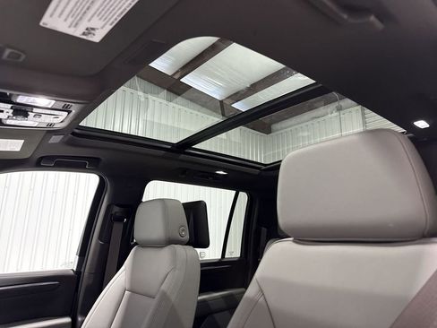 New 2026 Chevrolet Suburban Z71 w/ Z71 Off-Road Package AWD/4WD image 19