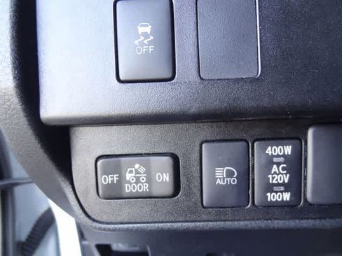Used 2022 Toyota Tacoma TRD Off-Road w/ Technology Package AWD/4WD image 16