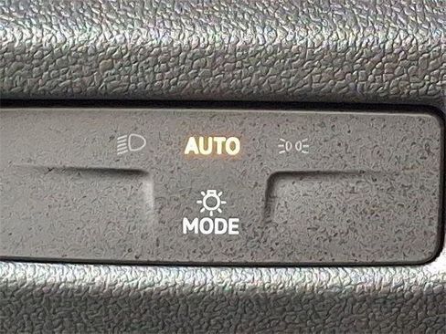 New 2025 Volkswagen Tiguan SE image 22