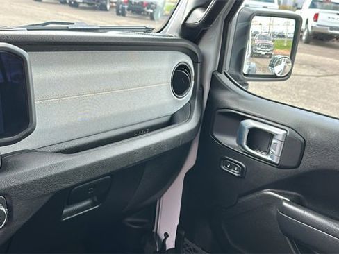 Used 2024 Jeep Wrangler Unlimited image 22