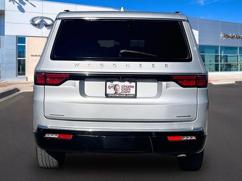 Used 2022 Jeep Wagoneer Series III w/ Premium Group I AWD/4WD image 4