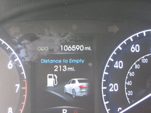 Used 2013 Hyundai Genesis 3.8 w/ Technology Pkg RWD image 10