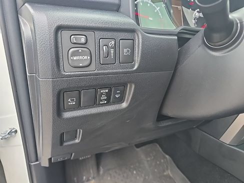 Used 2022 Toyota 4Runner SR5 Premium w/ Moonroof Package AWD/4WD image 7