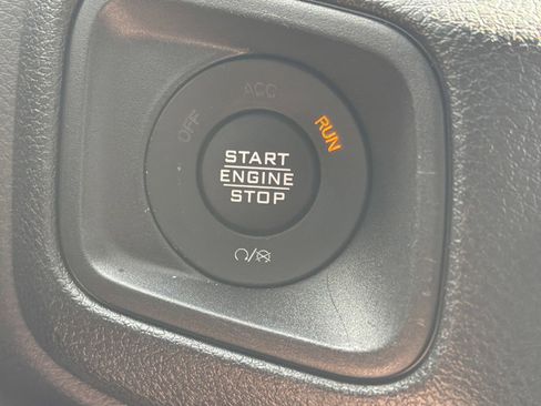 Used 2025 Jeep Gladiator Sport AWD/4WD image 27
