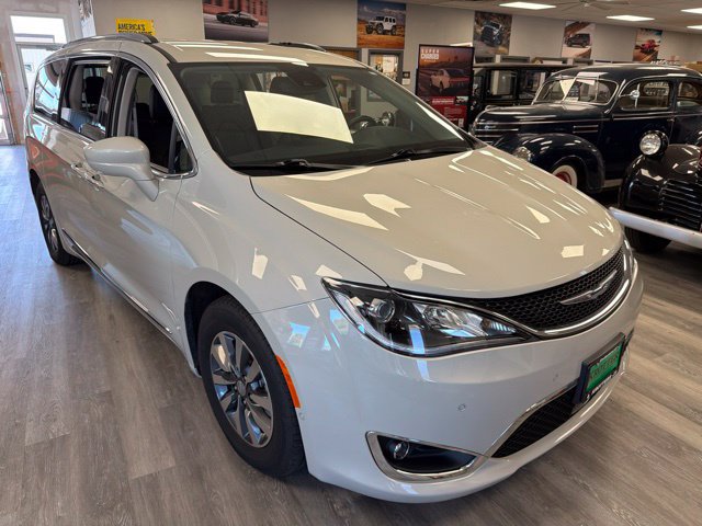 Used 2020 Chrysler Pacifica Touring-L Plus w/ Advanced Safetytec Group FWD image 2